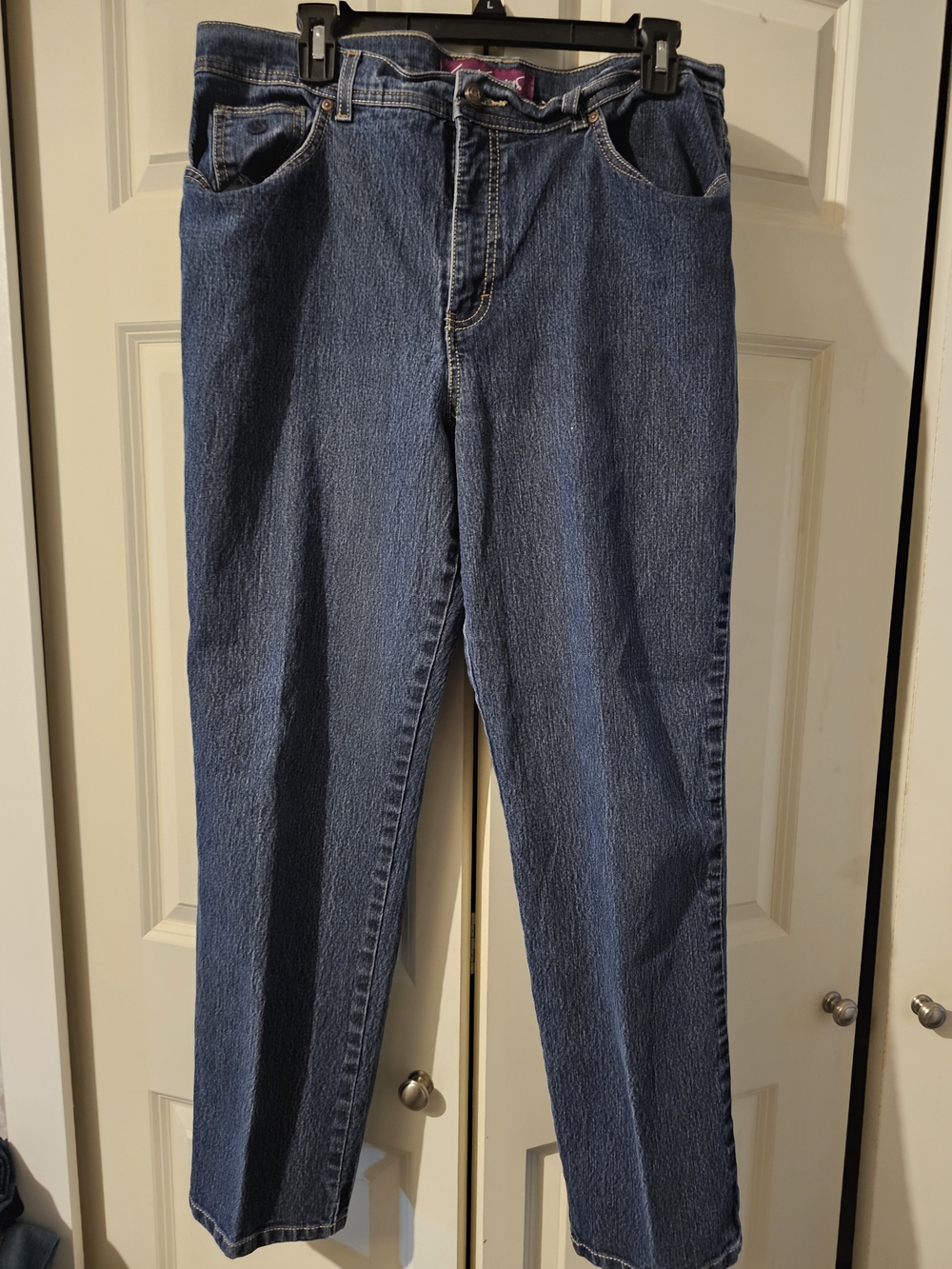 Gloria Vanderbilt Women's Amanda Straight Jeans in Medium Blue Denim